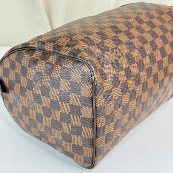 Louis Vuitton Damier Ebene Speedy 30 Bag with Classic Checkerboard Design - Picture 6 of 9